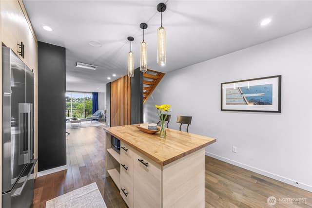 Property photo for 2265 14th Avenue W, Seattle photo 4