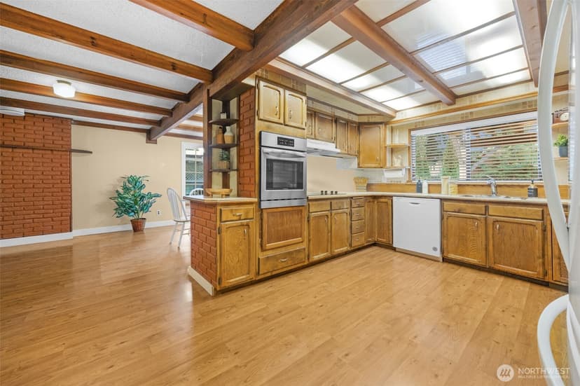 Property photo for 824 NE 194th Street, Shoreline photo 8