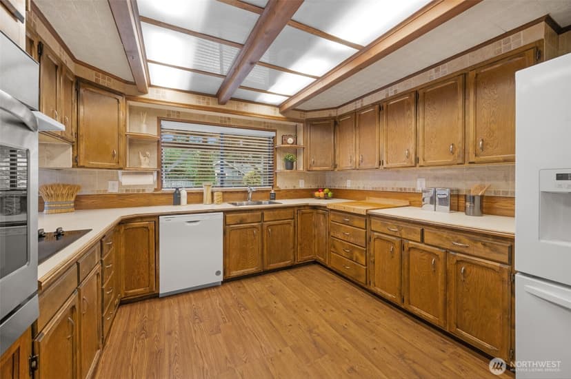 Property photo for 824 NE 194th Street, Shoreline photo 7