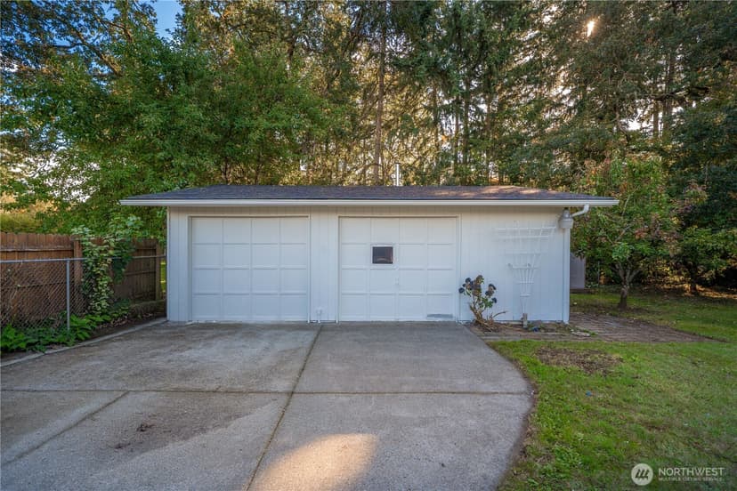Property photo for 1008 151st Street E, Tacoma photo 4
