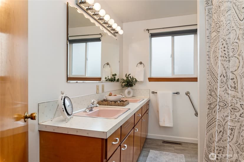 Property photo for 2421 94th Avenue E, Edgewood photo 23