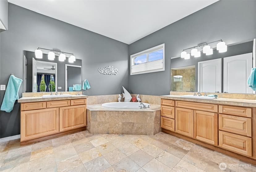 Property photo for 12384 Adair Creek Way NE, Redmond photo 17
