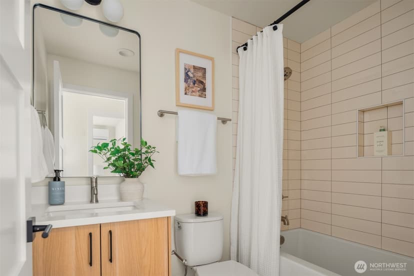 Property photo for 3821 36th Avenue SW #B, Seattle photo 22
