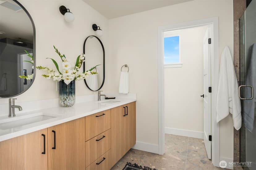 Property photo for 3821 36th Avenue SW #B, Seattle photo 18