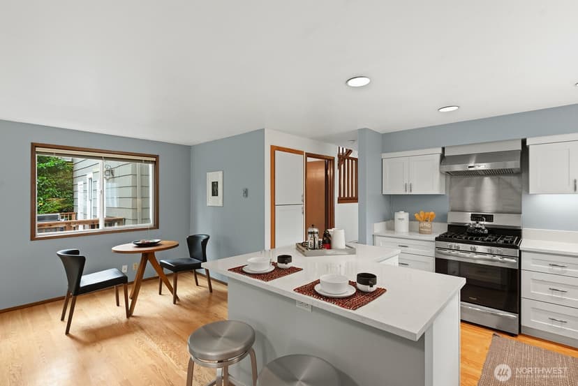 Property photo for 7548 Ravenna Avenue NE, Seattle photo 12