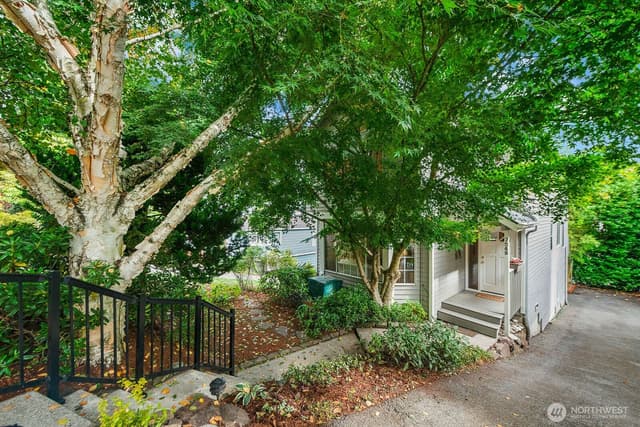 Property photo for 7548 Ravenna Avenue NE, Seattle photo 2