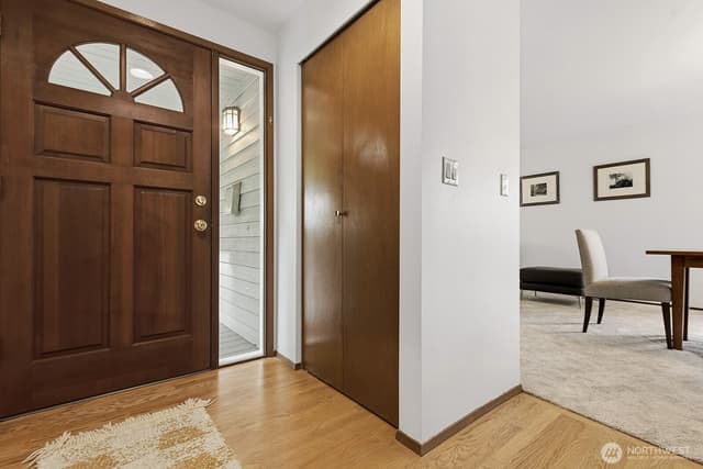 Property photo for 7548 Ravenna Avenue NE, Seattle photo 4