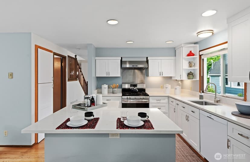 Property photo for 7548 Ravenna Avenue NE, Seattle photo 13