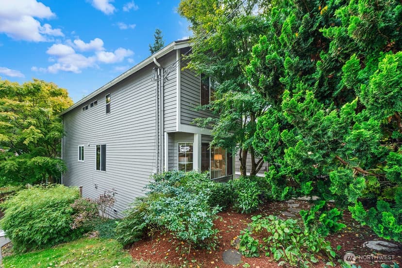 Property photo for 7548 Ravenna Avenue NE, Seattle photo 3