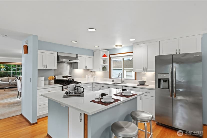 Property photo for 7548 Ravenna Avenue NE, Seattle photo 10