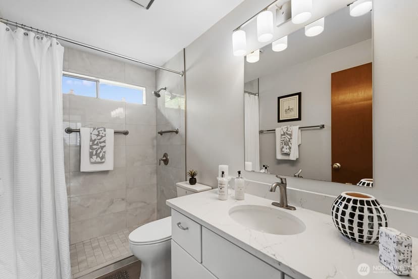 Property photo for 7548 Ravenna Avenue NE, Seattle photo 28