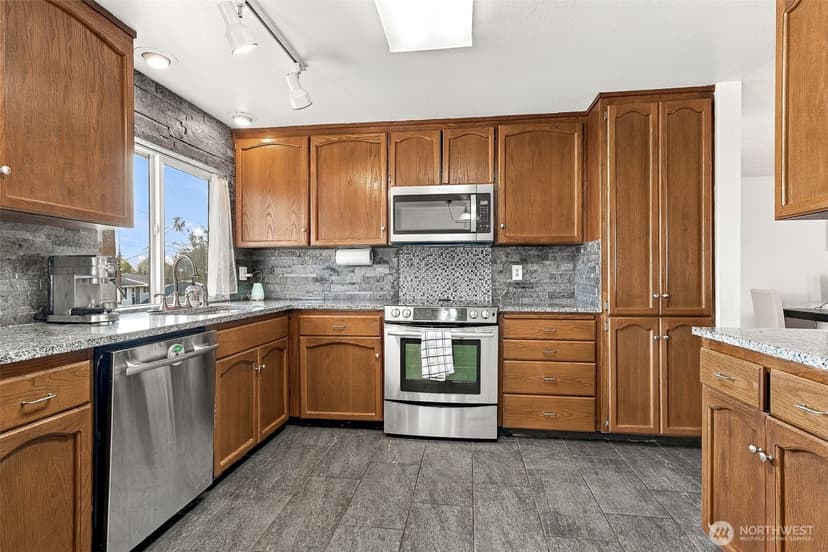 Property photo for 27525 12th Place S, Des Moines photo 11