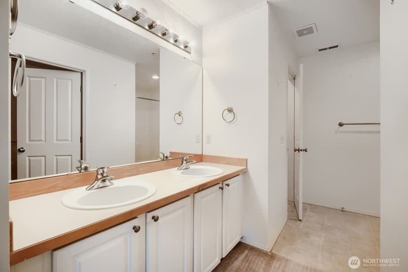 Property photo for 23735 SE Summerhill Lane, Issaquah photo 15
