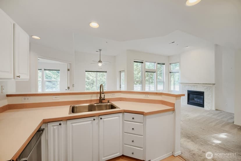 Property photo for 23735 SE Summerhill Lane, Issaquah photo 12