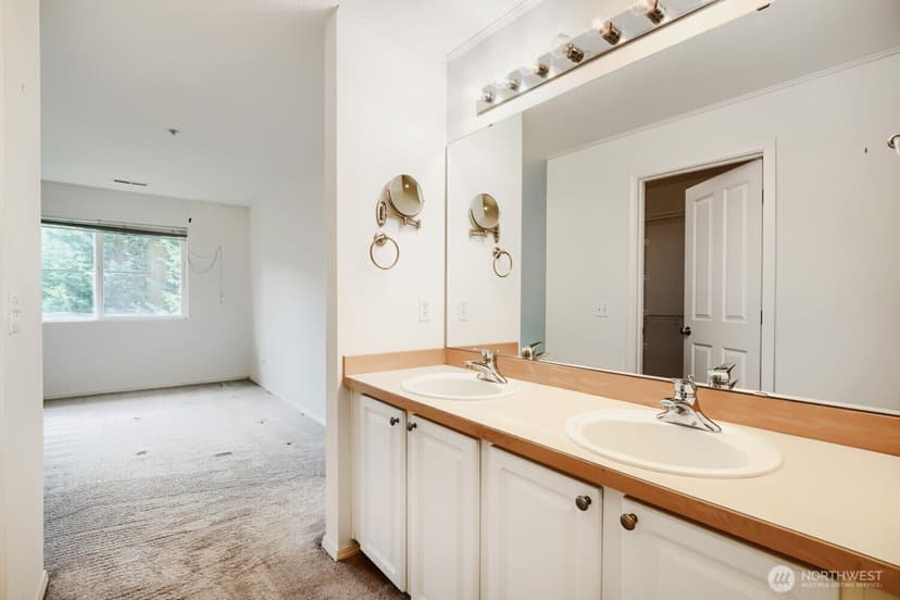 Property photo for 23735 SE Summerhill Lane, Issaquah photo 17
