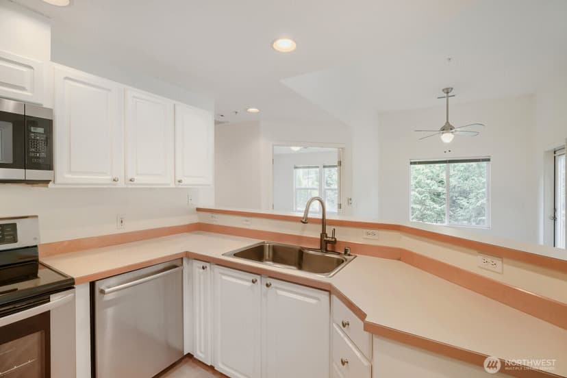 Property photo for 23735 SE Summerhill Lane, Issaquah photo 11