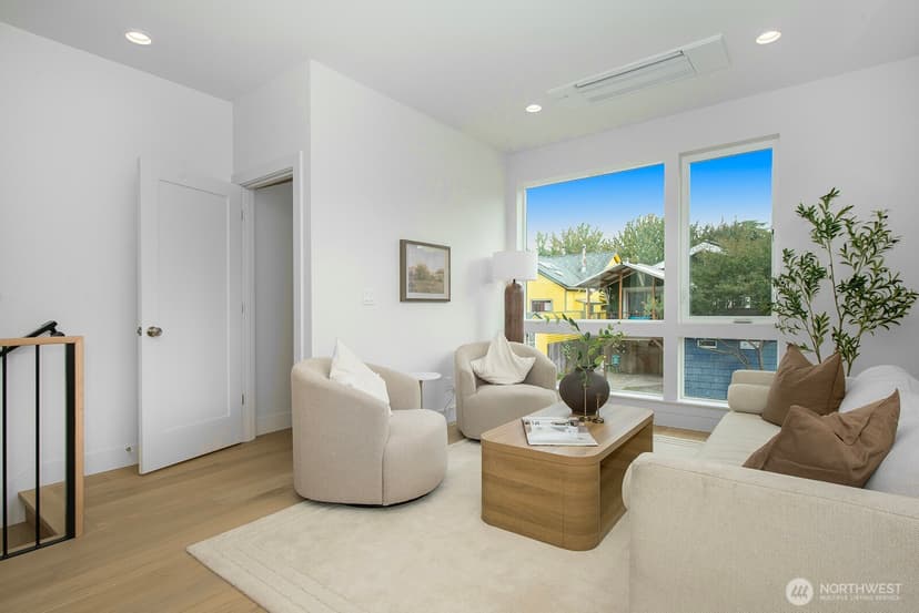 Property photo for 4328 Woodlawn Avenue N #A, Seattle photo 13