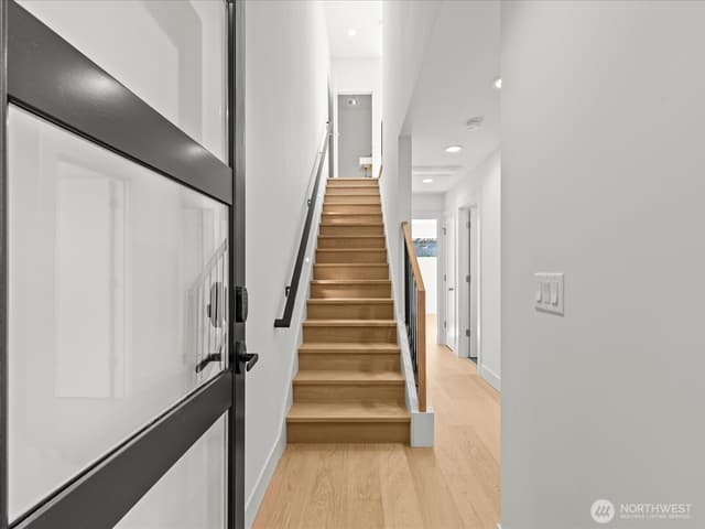 Property photo for 4328 Woodlawn Avenue N #A, Seattle photo 3