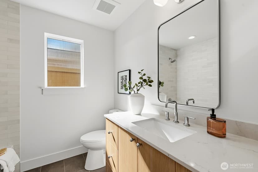 Property photo for 4328 Woodlawn Avenue N #A, Seattle photo 6