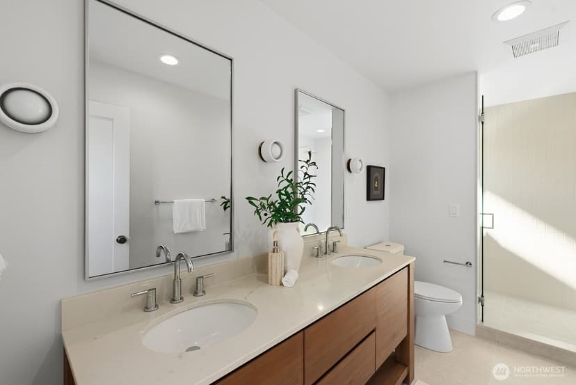 Property photo for 4328 Woodlawn Avenue N #A, Seattle photo 20