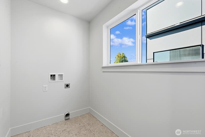 Property photo for 4328 Woodlawn Avenue N #A, Seattle photo 22
