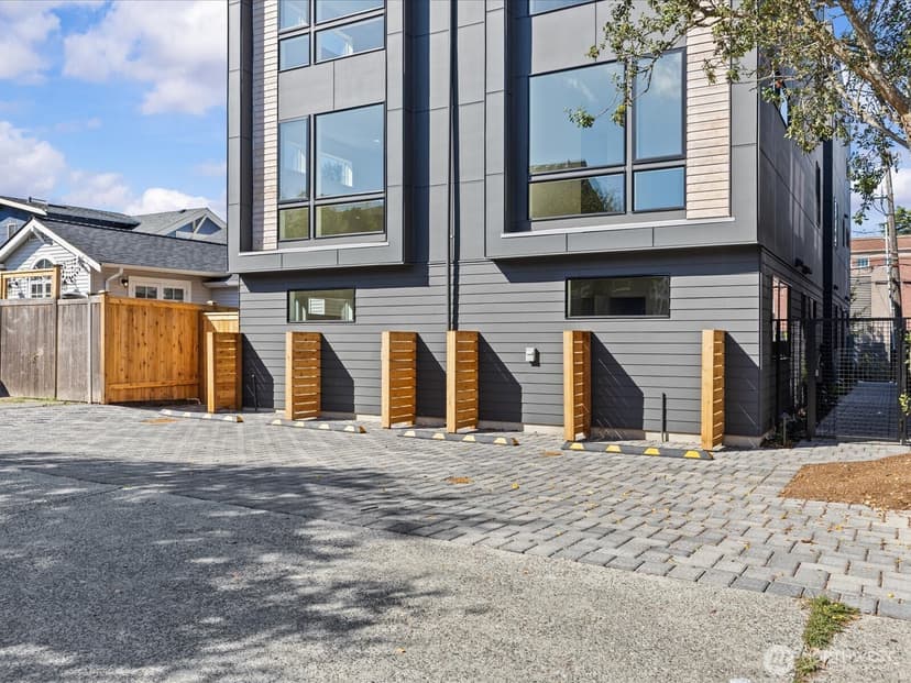 Property photo for 4328 Woodlawn Avenue N #A, Seattle photo 25
