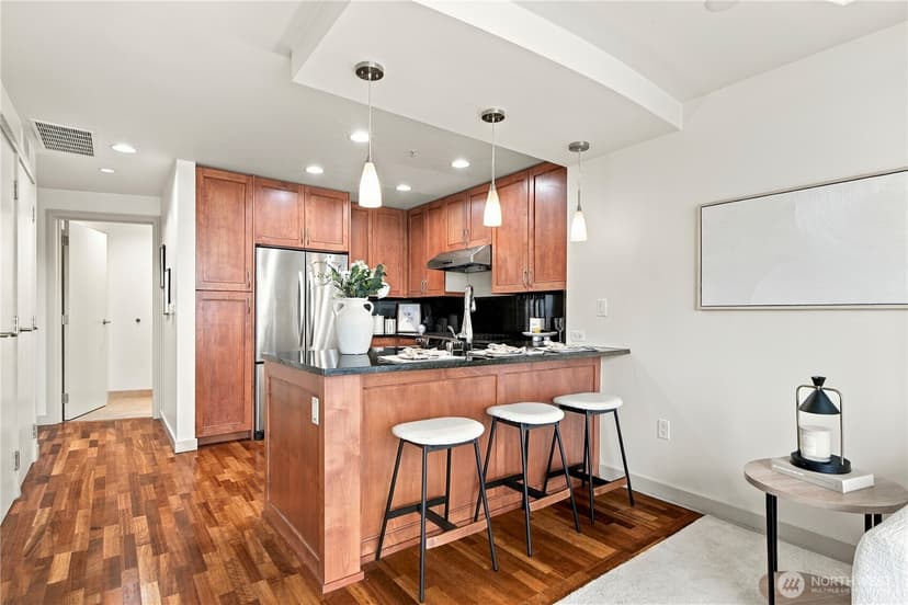 Property photo for 10610 NE 9 Pl #603, Bellevue photo 9