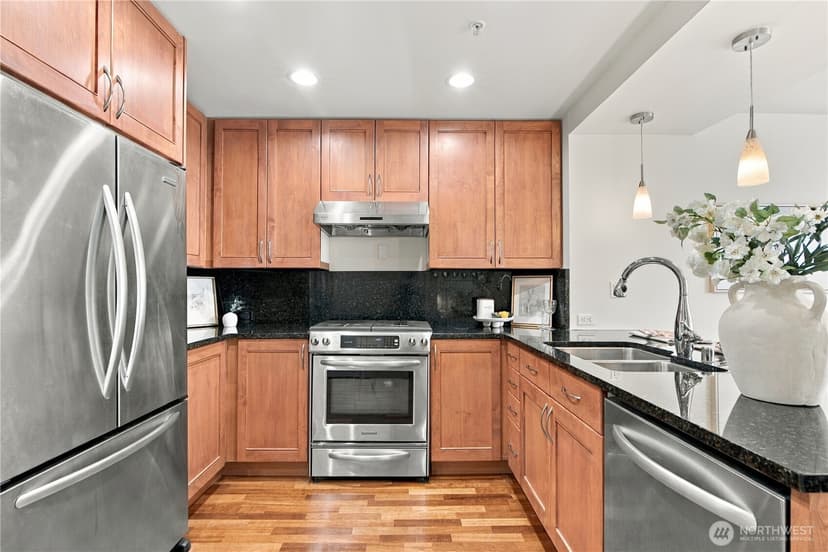 Property photo for 10610 NE 9 Pl #603, Bellevue photo 8