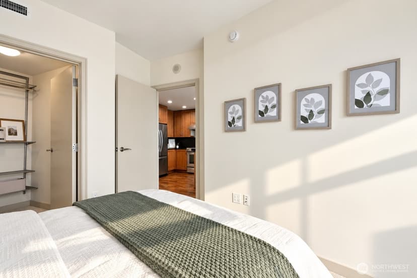 Property photo for 10610 NE 9 Pl #603, Bellevue photo 16