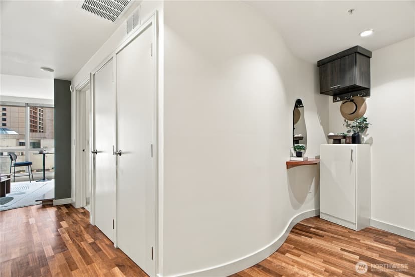 Property photo for 10610 NE 9 Pl #603, Bellevue photo 19