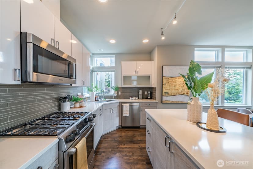 Property photo for 6211 A 9th Avenue NE, Seattle photo 12