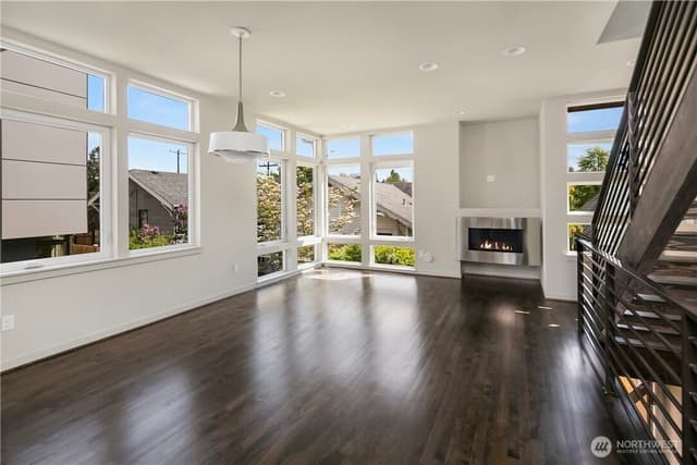 Property photo for 6211 A 9th Avenue NE, Seattle photo 4