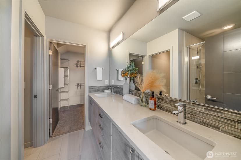 Property photo for 6211 A 9th Avenue NE, Seattle photo 15