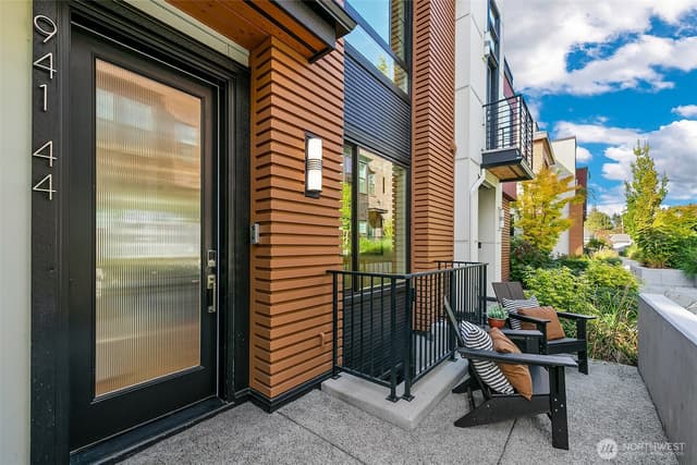 Property photo for 941 W McGraw Street #44, Seattle photo 3