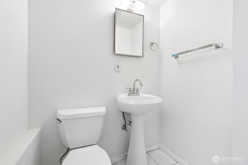 Property photo for 7721 NE 24th Street, Medina photo 32