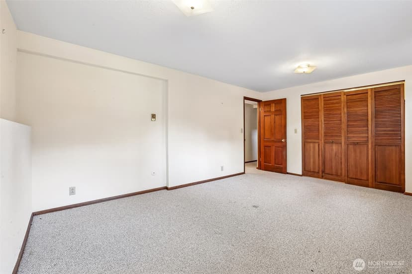 Property photo for 7721 NE 24th Street, Medina photo 28