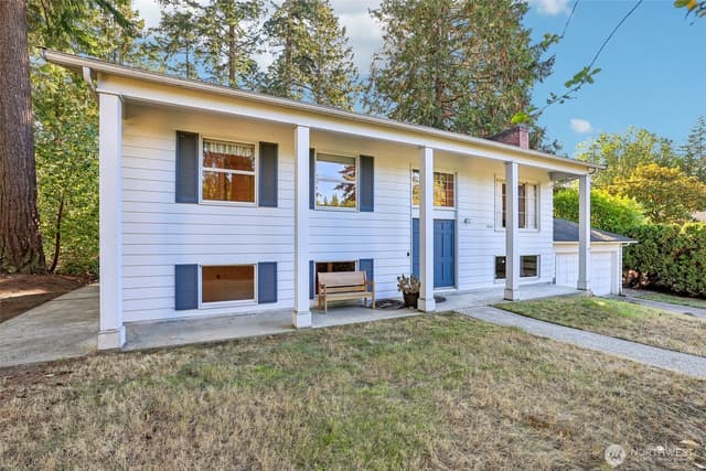 Property photo for 7721 NE 24th Street, Medina photo 3