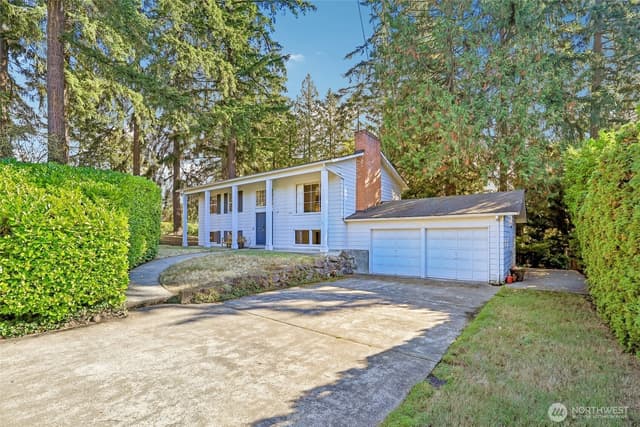 Property photo for 7721 NE 24th Street, Medina photo 2