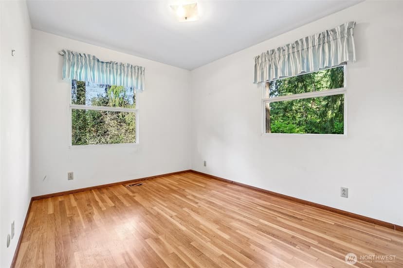 Property photo for 7721 NE 24th Street, Medina photo 17