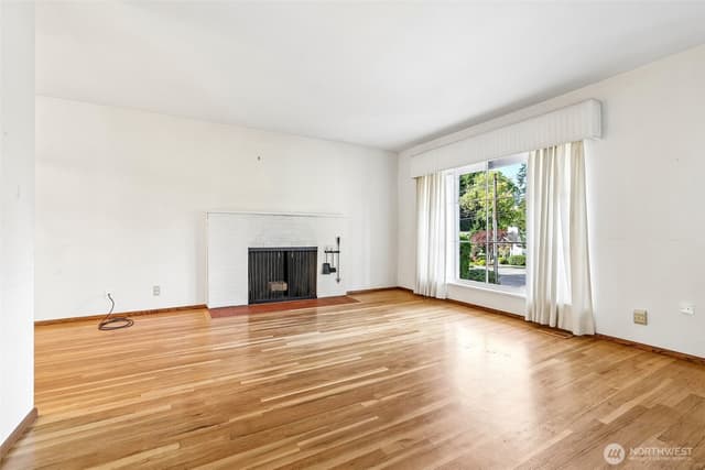 Property photo for 7721 NE 24th Street, Medina photo 5