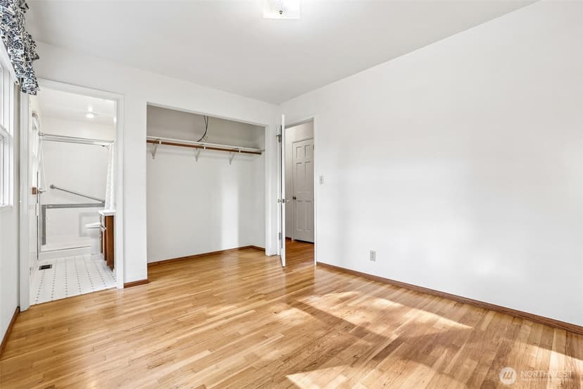 Property photo for 7721 NE 24th Street, Medina photo 15