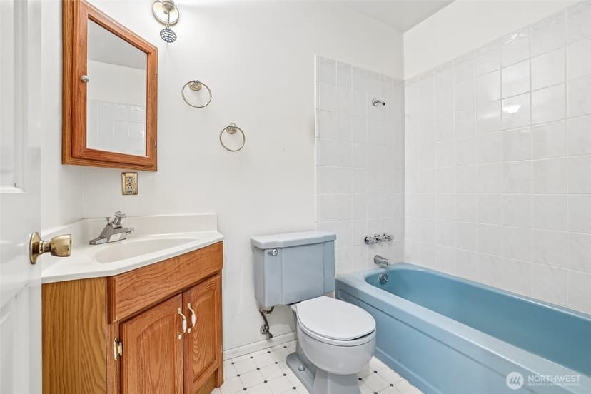 Property photo for 7721 NE 24th Street, Medina photo 13