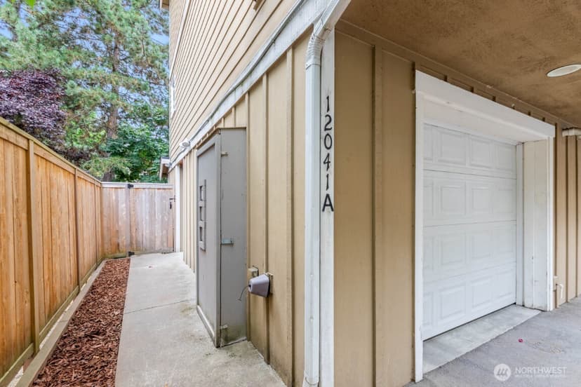 Property photo for 12041 33rd Avenue NE #A, Seattle photo 4