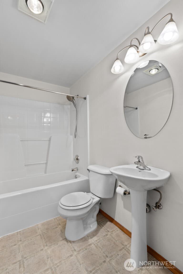 Property photo for 12041 33rd Avenue NE #A, Seattle photo 22