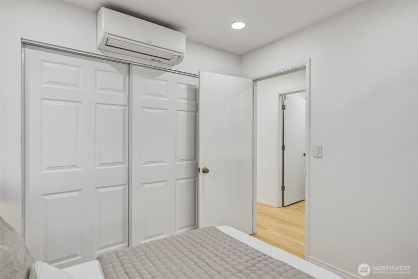 Property photo for 743 N 74th Street, Seattle photo 9