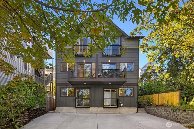 Property photo for 218 24th Avenue E #A, Seattle photo 3