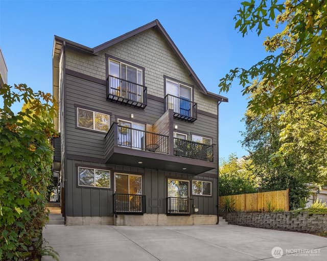 Property photo for 218 24th Avenue E #A, Seattle