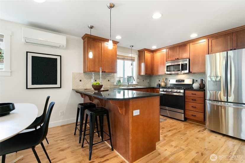 Property photo for 4306 Winslow Place N #B, Seattle photo 11
