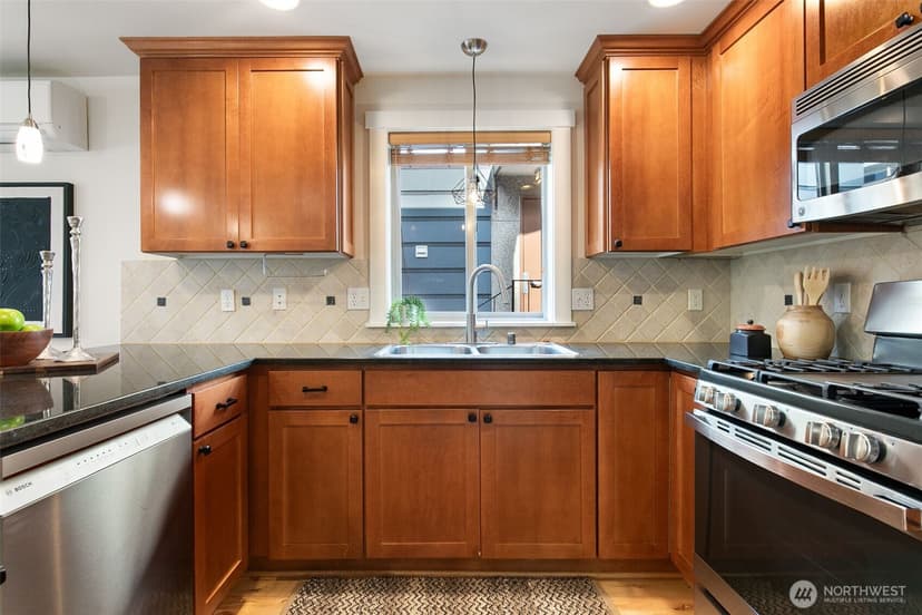 Property photo for 4306 Winslow Place N #B, Seattle photo 13