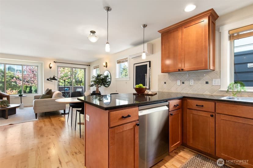 Property photo for 4306 Winslow Place N #B, Seattle photo 14